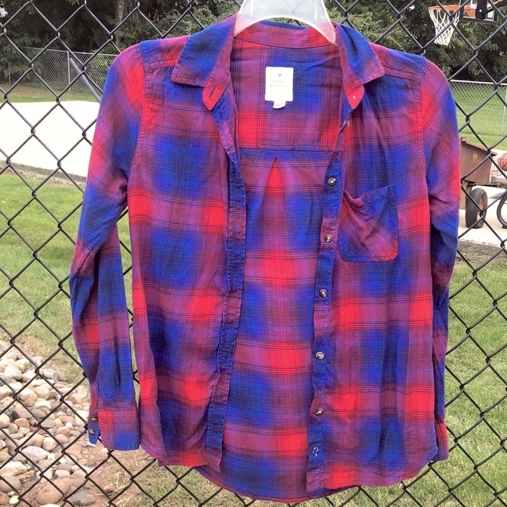 Women’s America Eagle Vintage Boyfriend Red/Blue Plaid Button Down Shirt - Picture 1 of 3